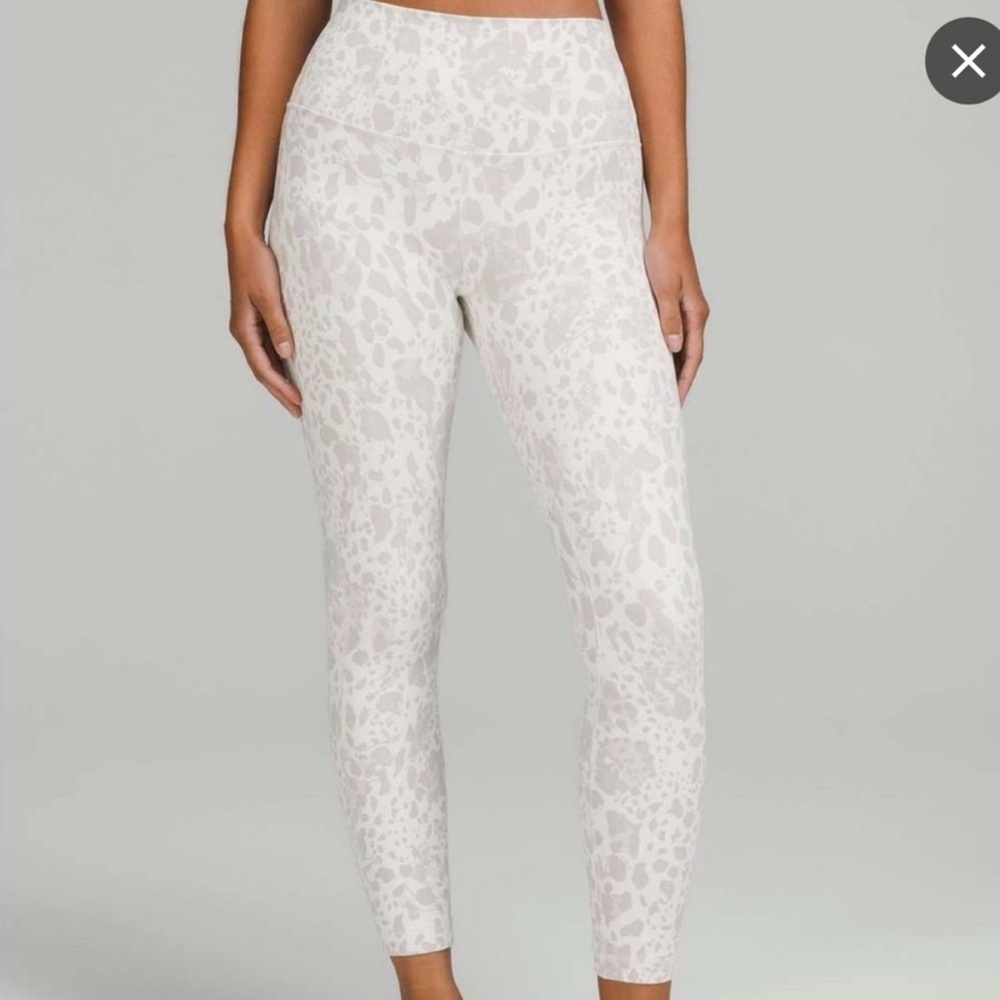 Lululemon Athletica Cream Leggings with Sleek Fit